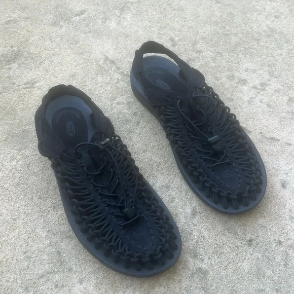 KEEN Men's UNEEK Classic Black Sandal Size 12